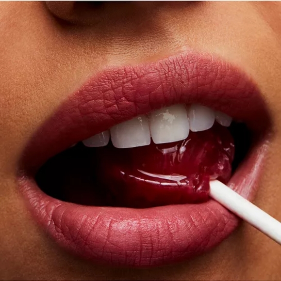 NIB MAC-Stay Curious 923, Powder Kiss Lipstick - Picture 5 of 16